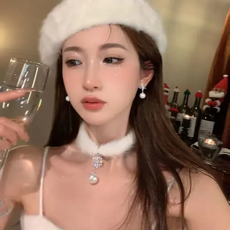 Velvet Snowdrop Winter Choker